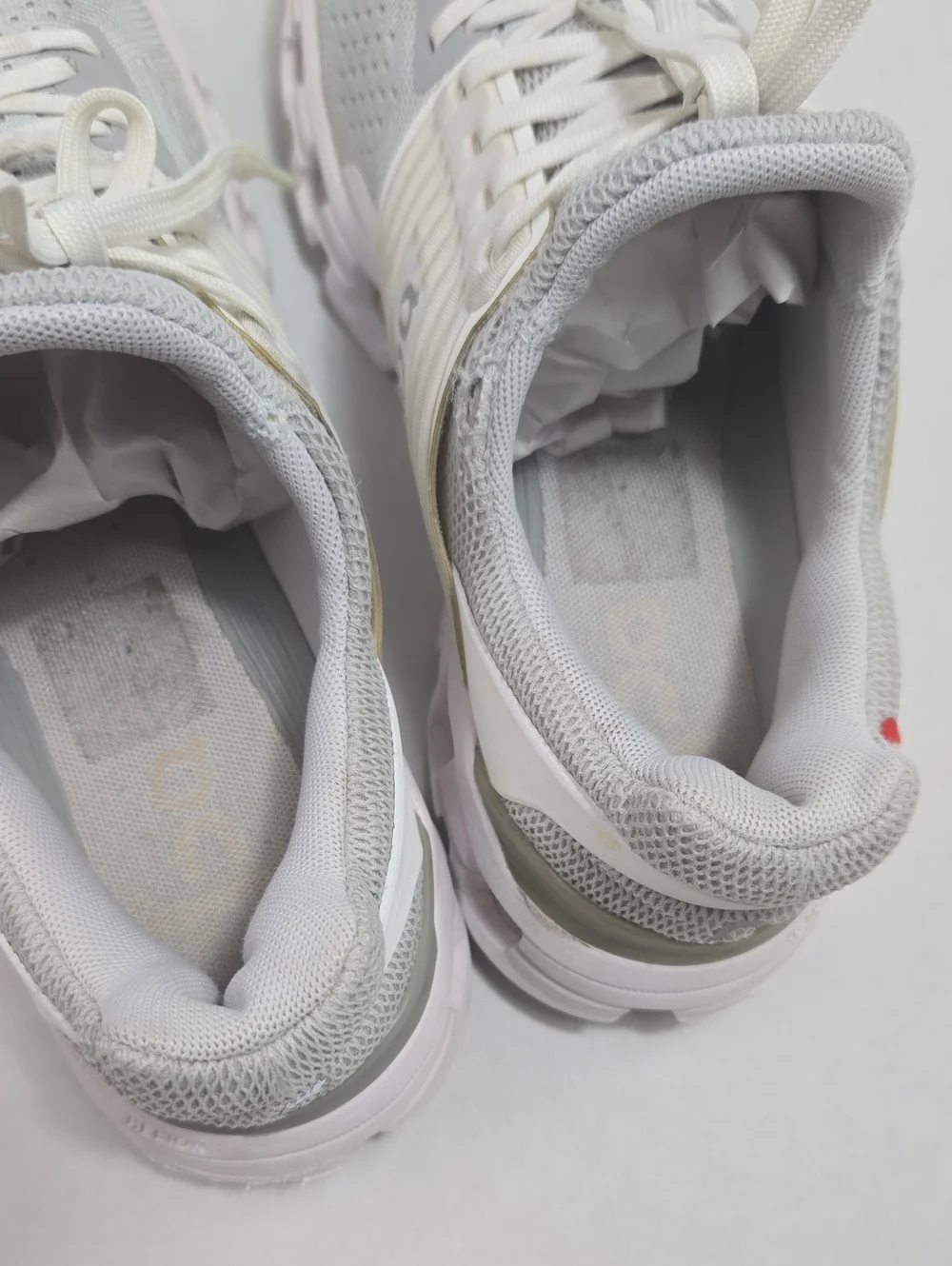 Size 7.5 - ON Cloudswift Glacier Women Running Workout Gym